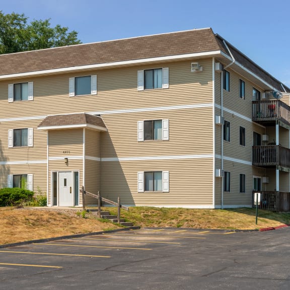 Woodland West Apartments in West Des Moines, IA